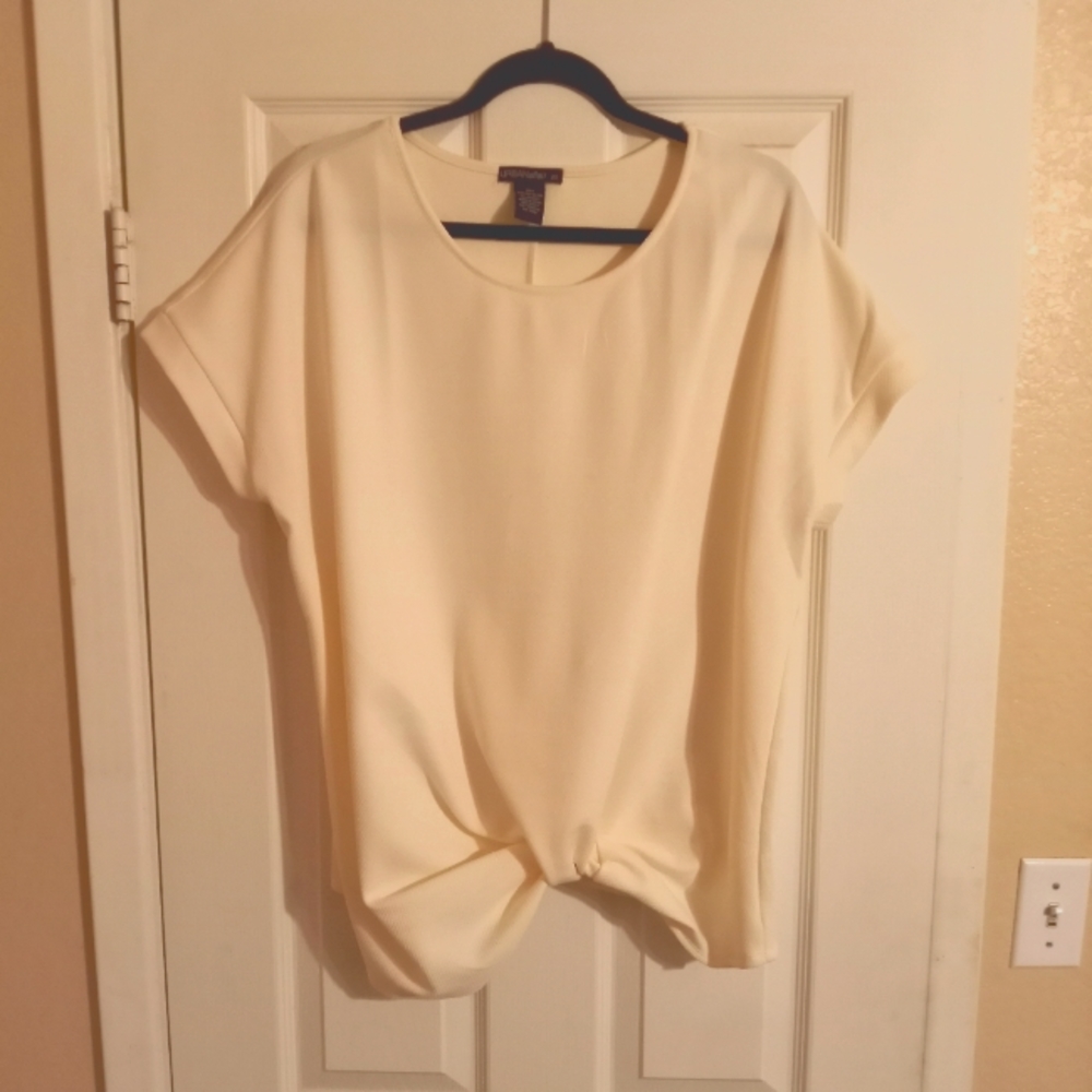 Cream top 2xl with knot front